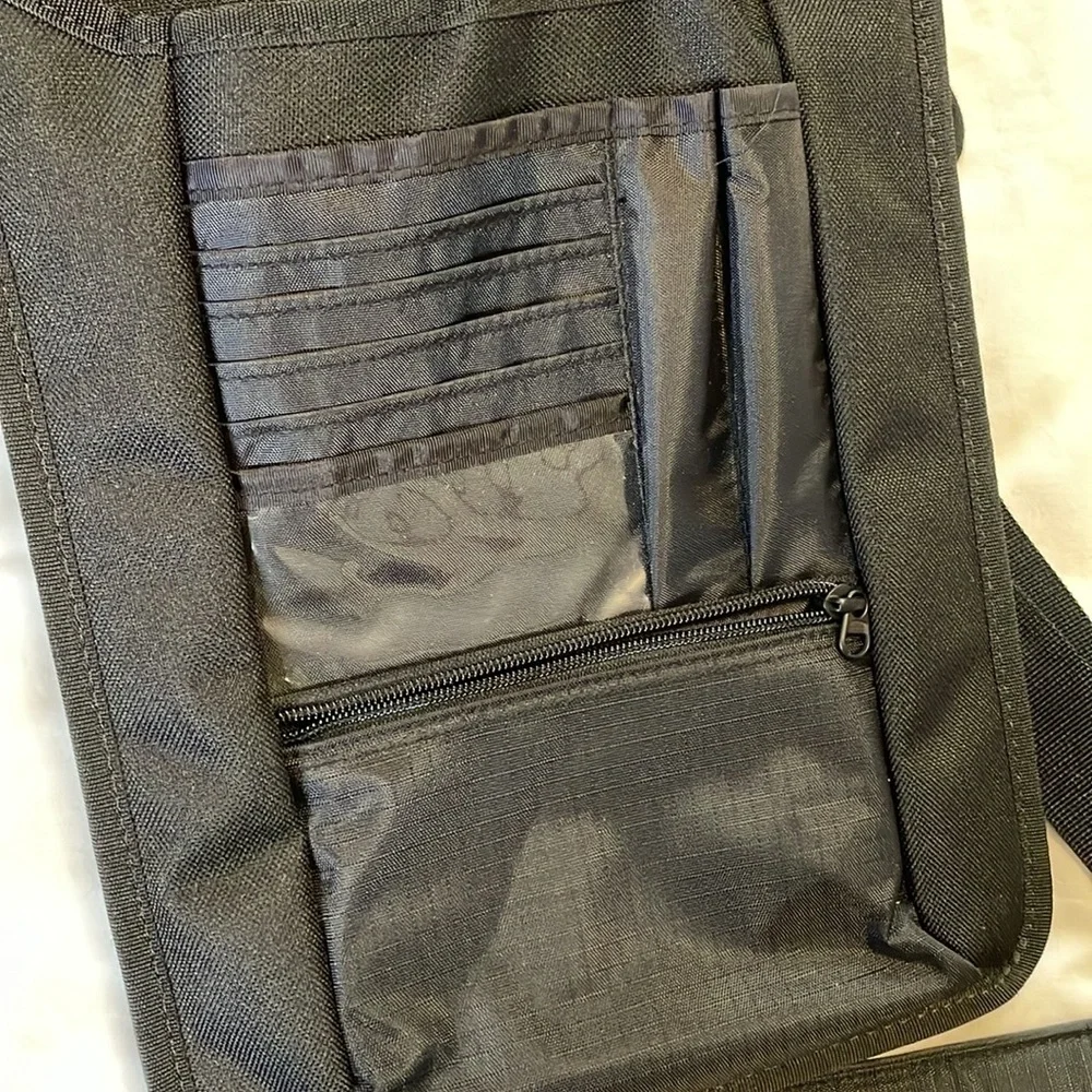 HIGHER GROUND Profile Slim Top Loading Compact Shoulder Bag for‎ Tablet Laptop